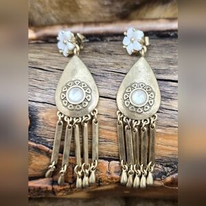 Dangle Earrings Gold Tone Pierced Studs White Glass Molded Flowers